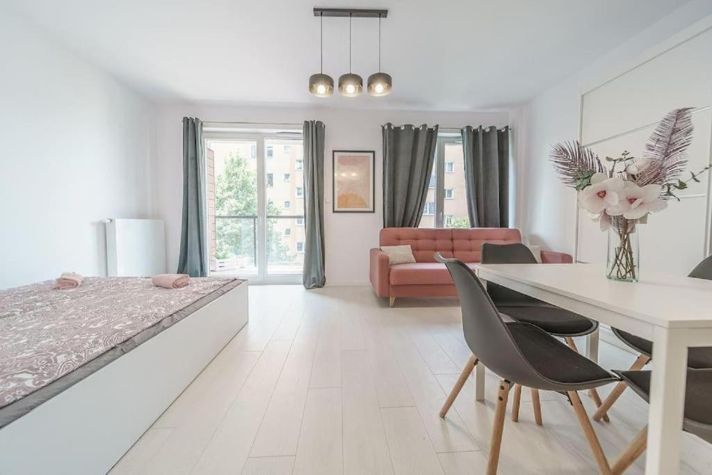 Апартаменты Urbannestgroup - Sienna 65 Варшава Экстерьер фото